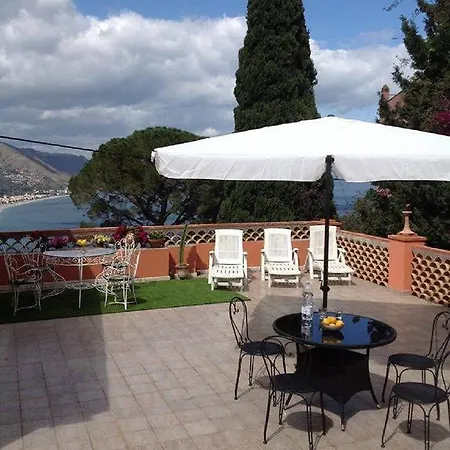 Casa Lanfranchi 3* 陶尔米纳